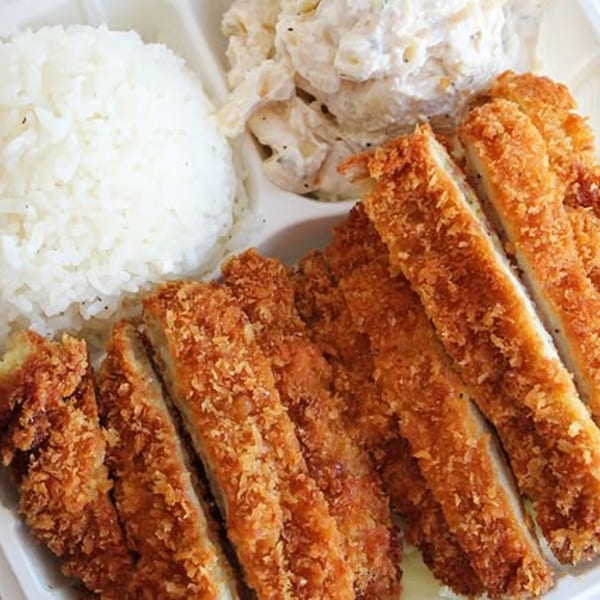 Wailua Drive In's crispy chicken katsu plate with white rice and creamy macaroni salad.